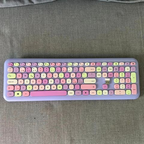Trådløst tastatur i spreke farger