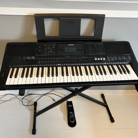 Yamaha Digitalt Keyboard PSR-E453