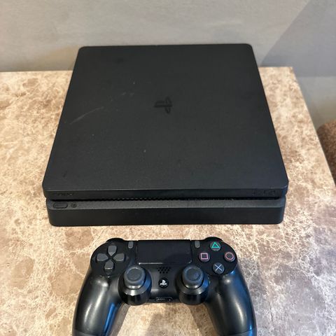 Komplett PlayStation 4 Slim selges!