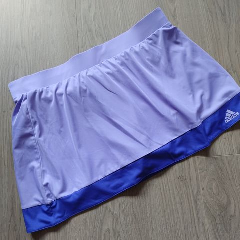 Adidas lilla tennis skjørt med shorts