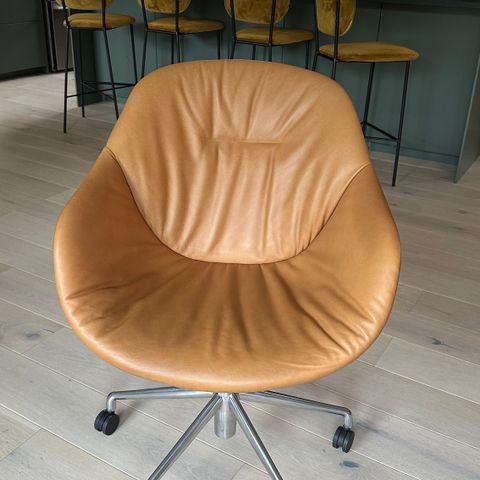 HAY Stol AAC 153 Soft Cognac skinn