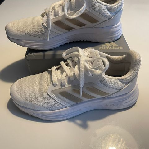 Adidas sko str 36 2/3