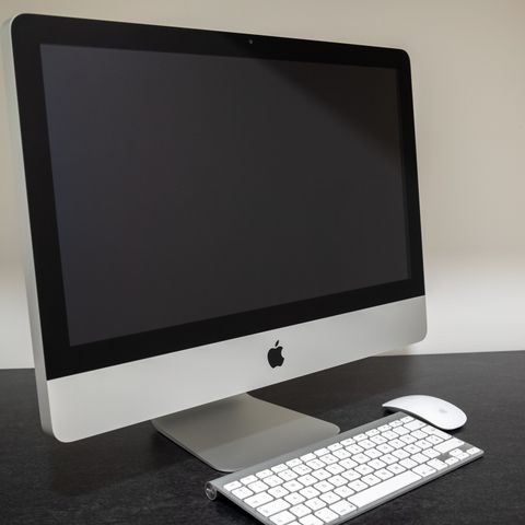 iMac 21.5 tommer , 2011 modell med trådløst tastatur og mus