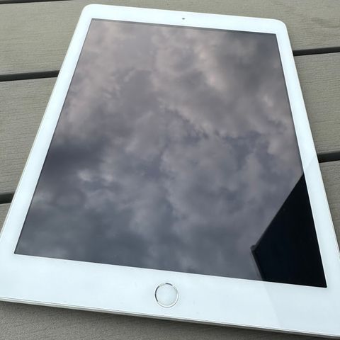 iPad 6 generasjon meget pent brukt (128GB)