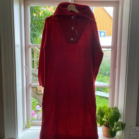 Rød kjole | UBRUKT