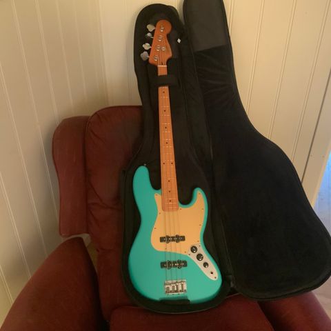 Fender Squire 40th anniversary Jazzbass og Fender Rumble 40.