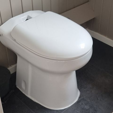 Separasjons toalett med tilhørende karusell