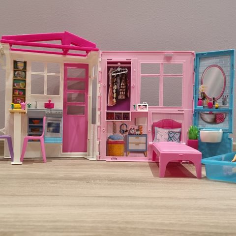 Barbie dukke hus med Barbie