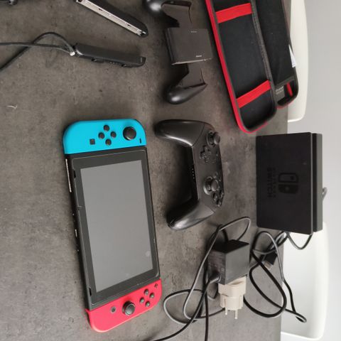 Nintendo switch sett med utstyr til salgs