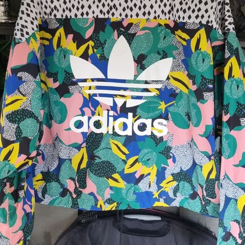💥NYm/tag💥Stilig og kul kort oversized Adidas vind jakke str M🧥👚