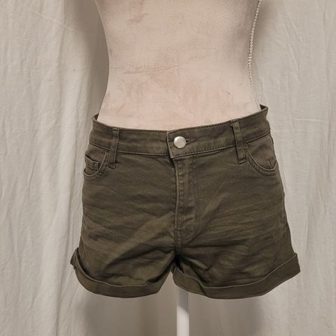 Grønn shorts fra H&M strl 38