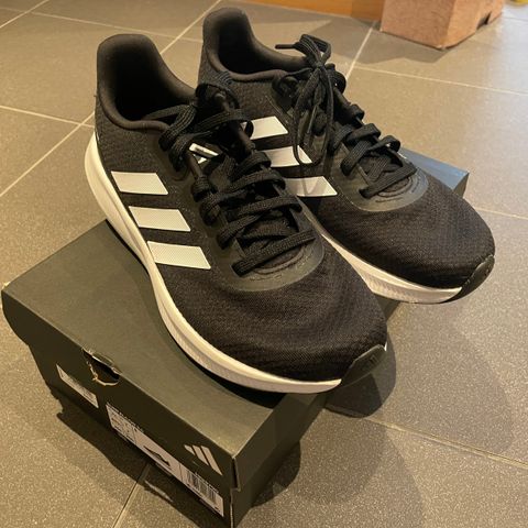 Adidas Runfalcon 3.0 Sneakers / joggesko str 40 2/3