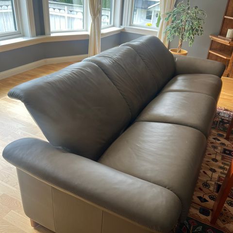 Ekornes Stressless 2 x 3 setere + bord