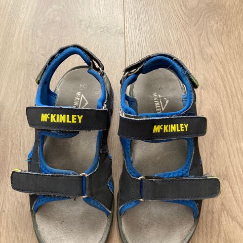 Sandals (McKinley) Size 34