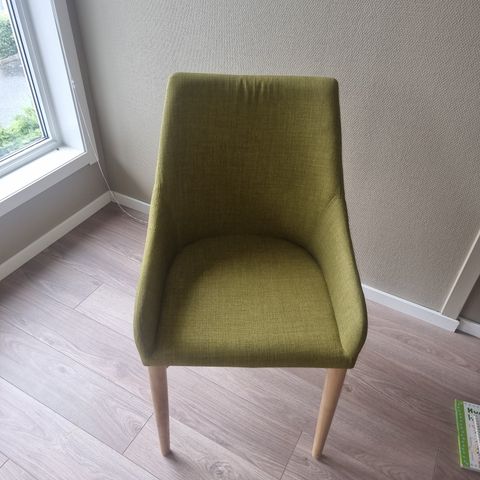 Grønn stol. RESERVERT