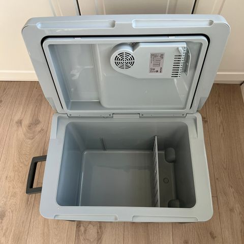 Leie: Kjøleboks 40l, 12v og 230v.