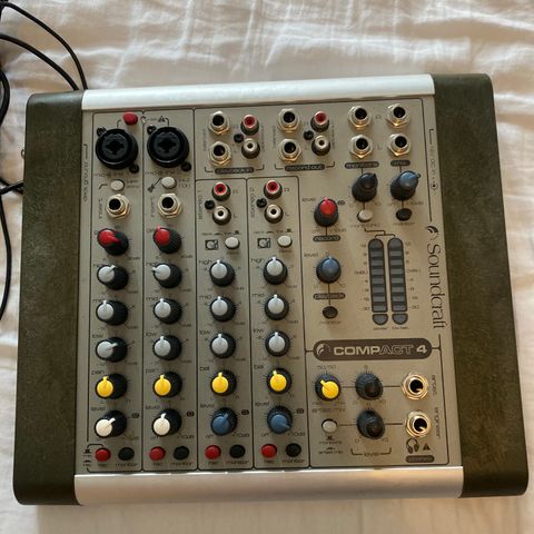 Lydmikser Soundcraft Compact 4