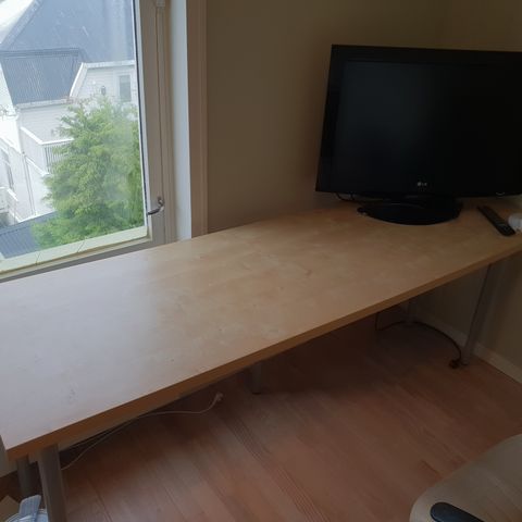 2 m bredt Skrivebord / Pult / Bord