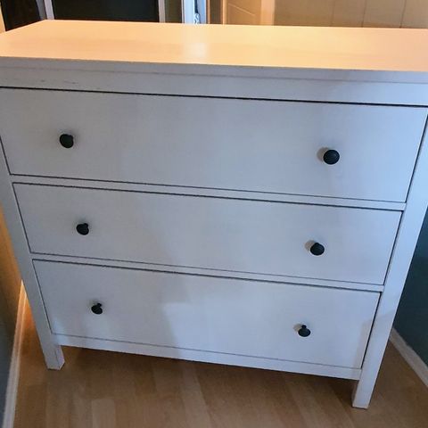 Hemnes kommode hentes 29/7 før kl 10:00!