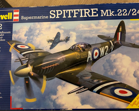 Spitfire Mk.22/24 Supermarine i skala 1:32 Revell modellbyggesett