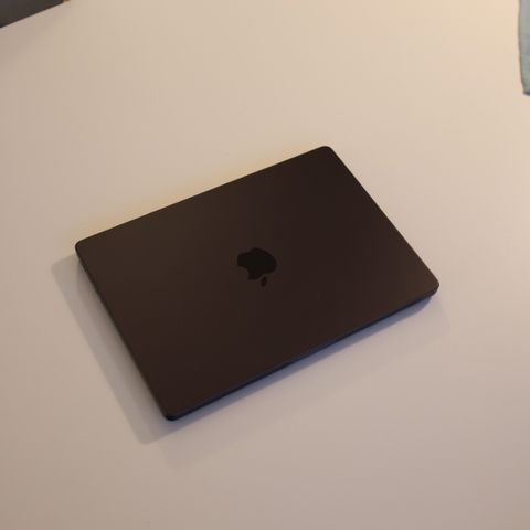 MacBook Pro M3 Pro 18gb ram 512gb ssd