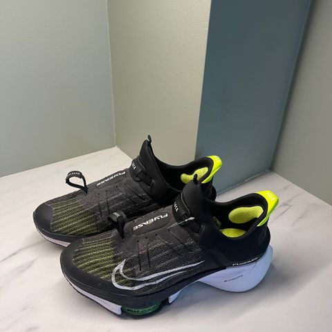 Nike Air Zoom Tempo Next Flyease