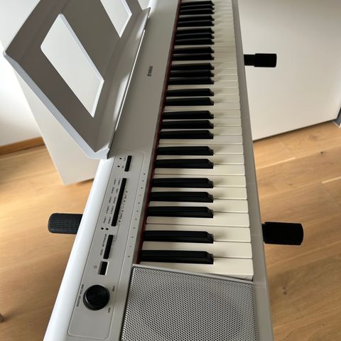 Yamaha piaggero NP-12 med stativ