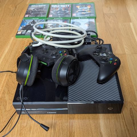 Xbox One med headset og spill