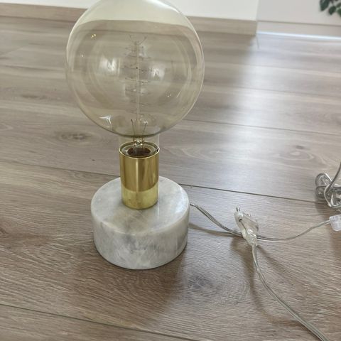 Bordlampe fra skeidar