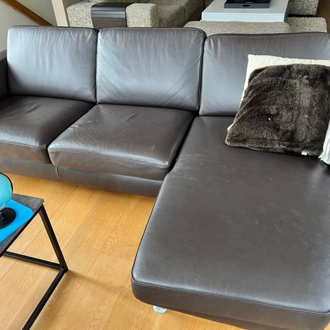 Skinn sofa 2 seter + sjeselong