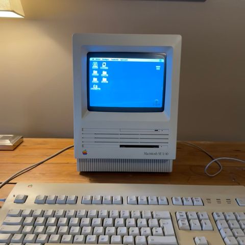 Strøken Macintosh SE 1/40 (FDHD)