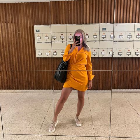 Oransje kjole fra Zara