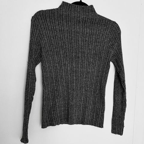 Høyhals genser, ribbet grå