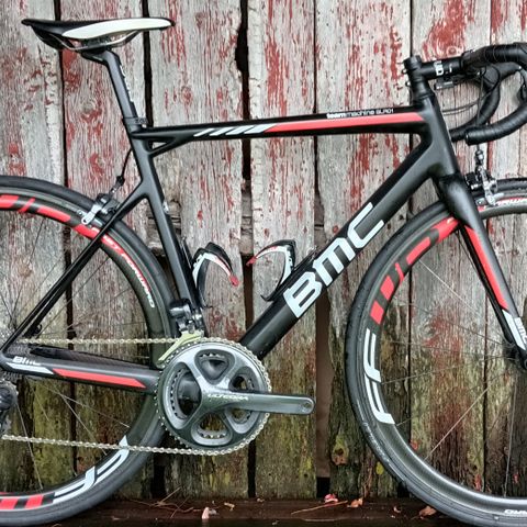 Rå karbon sykkel BMC Teammachine SLR01 Di2 Shimano FFWD helkarbon hjul