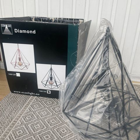 Helt ny/ubrukt Diamond taklampe. Sort