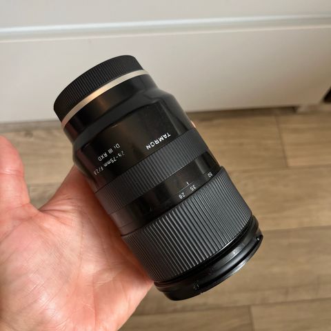 Tamron 28-75mm til Sony E