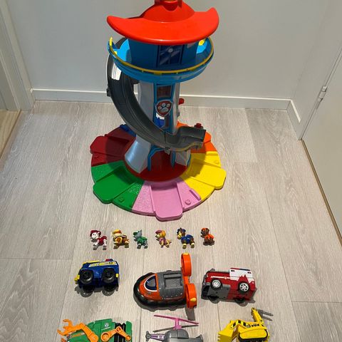 Paw Patrol utkikkstårn med alle biler og figurer selges