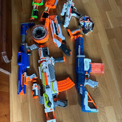 Diverse nerf selges samlet