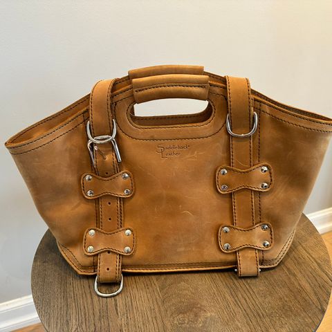 Skinnveske tote fra Saddleback Leather i fantastisk lær