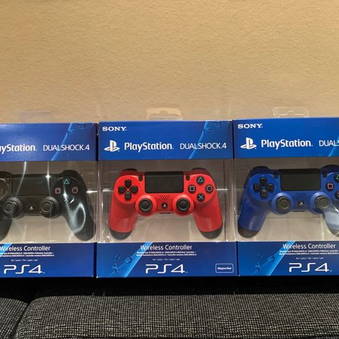 Dual Shock controllers + Ladestasjoner - Playstation 4