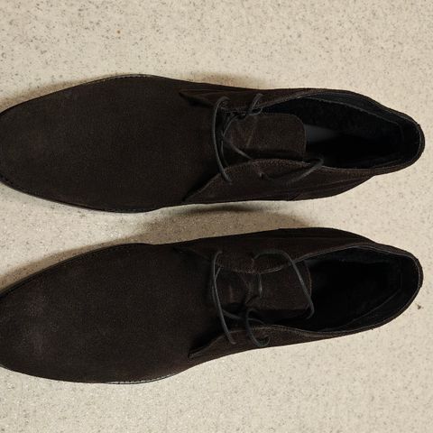 Brune semsket skinn sko, størrelse 42 (9 1/2).
