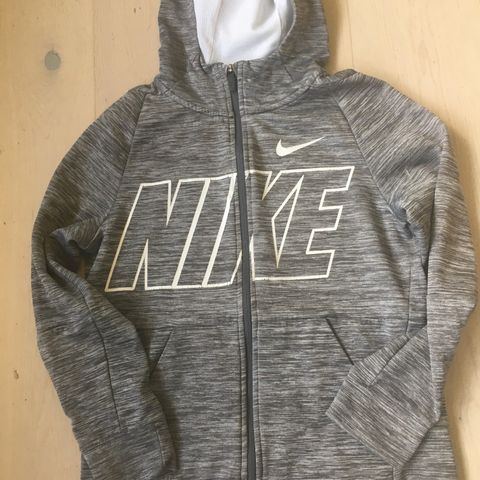 Nike treningsjakke str 147-158