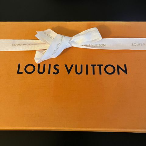 Meget pent brukt Louis Vuitton silkeskjerf/sjal