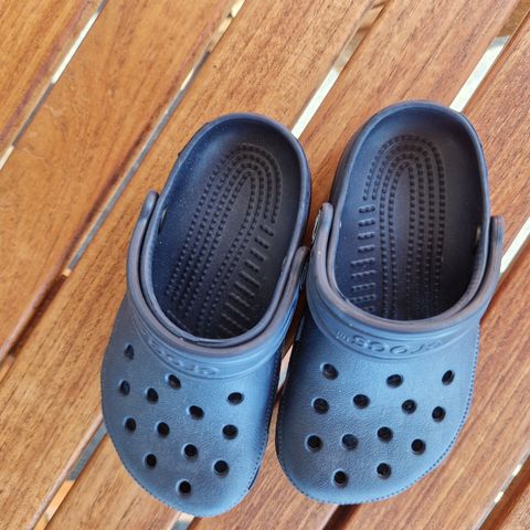 Ubrukte Crocs selges. Str. 24/25