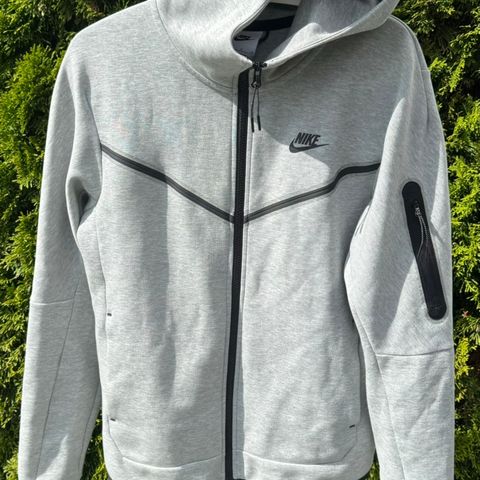 Nike tech fleece grå