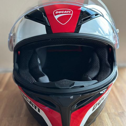 Ducati AGV hjelm