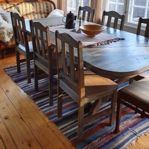 Spisestuebord og 6 stoler