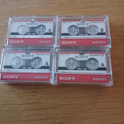 4 Sony mikrokassetter selges kr 100