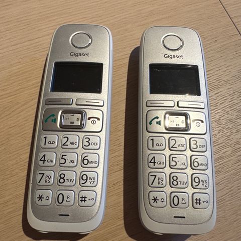 2 stk Gigaset E310 trådløse telefoner med tilbehør