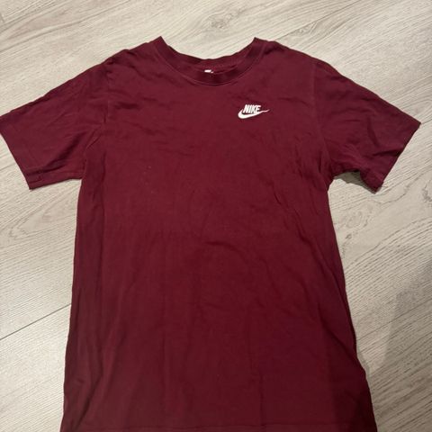 Nike t skjorte str 158/170